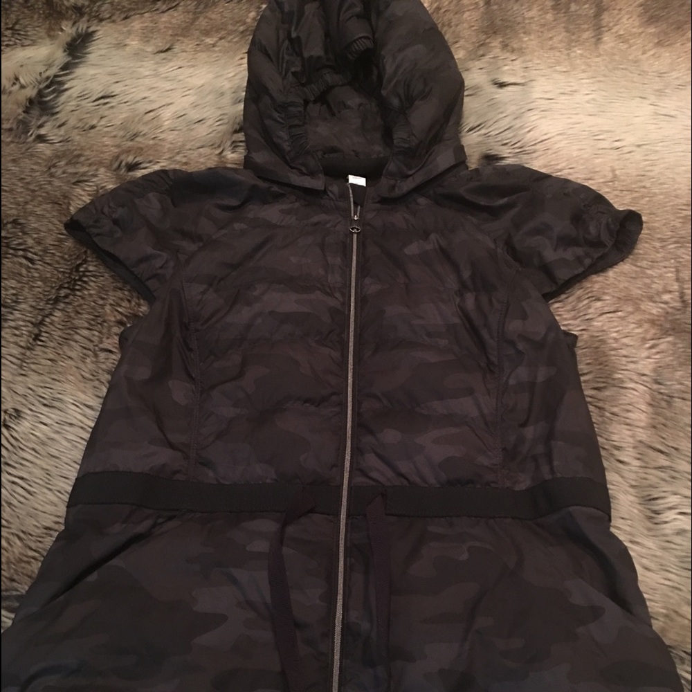 Lululemon Spring Fling Puffy Vest Lotus Camo Black